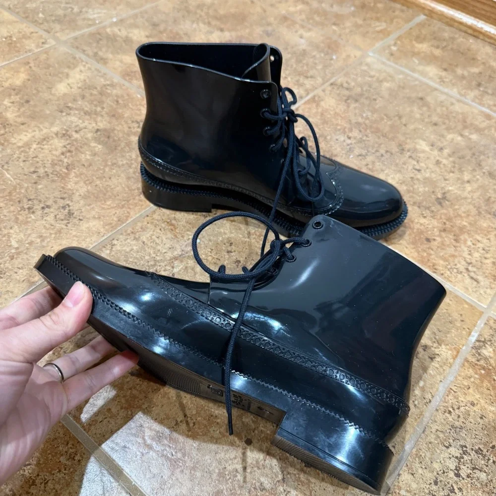 Melissa Black Brogue Wingtip Rain Bootie Lace Up Ankle Boots‎ Womens Size 6